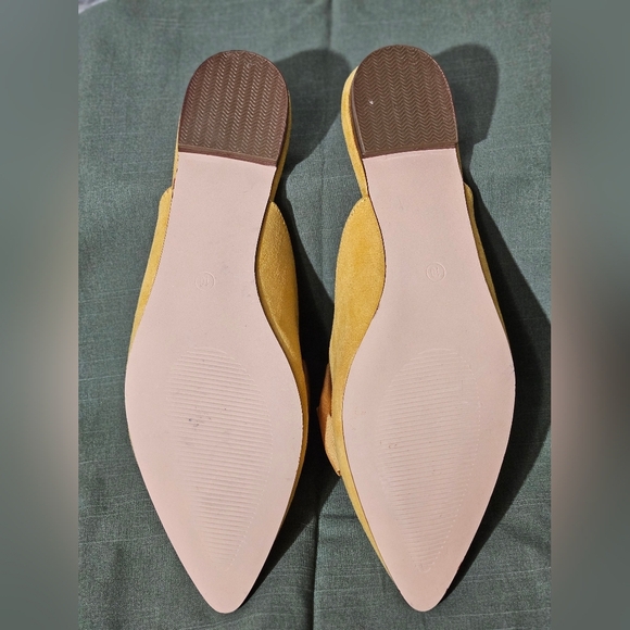 Elegant Yellow Mules with Bow Detail - Picture 13 of 13